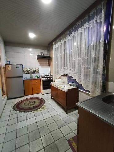 Kirayə otaqlar: 1 otaq 18 kv. mətbəx 7 kv, içində soyuducu, paltaryuyan maşın və — 1