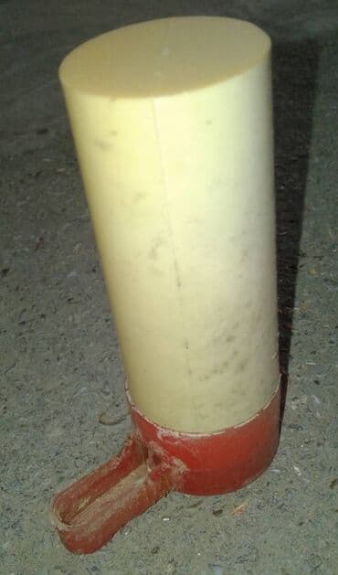 Коровы, быки: Quş qəfəsi üçün yem qabı satılır. Sovet vaxtından qalıbdır. 1 ədəd — 2