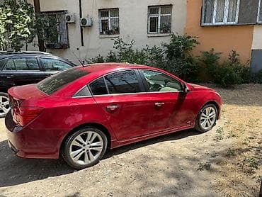 Nəqliyyat: Chevrolet Cruze sedan – qırmızı rəngdə, şəhər və tras üçün universal — 8