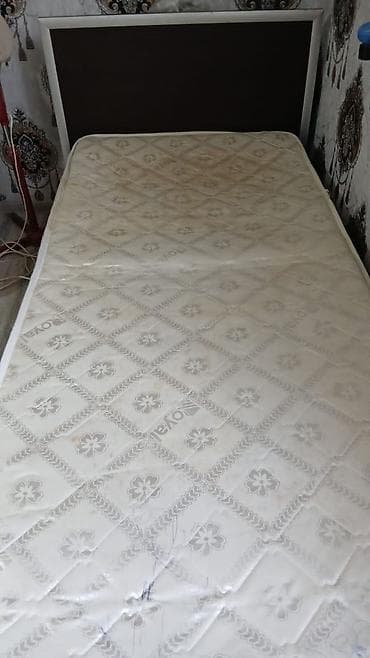 matras ikinci el: Tək nəfərlik kravat 2ədəddir normal vəziyyətdədir matrasları — 2