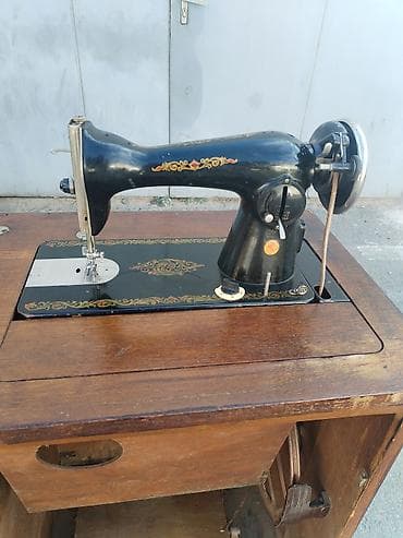 Mexaniki tikiş maşını və inteqrə olunmuş taxta stol - Klassik, ayaq