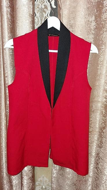 dəst qadın geyimləri: Qadın geyim dəsti – 4 məhsul - Qolsuz qırmızı uzun jilet: önü açıq — 1