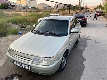 LADA 2112 (hatchback) – 5 qapı, açıq yaşıl rəng. Texniki və xarici