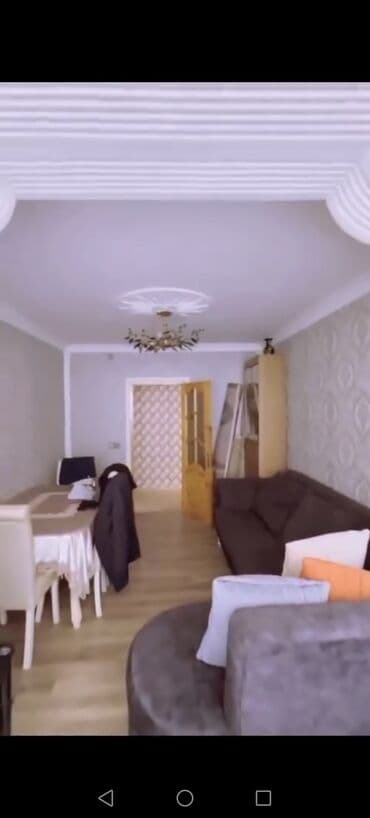 Qarajlar: Bakı, 3-cü mikrorayon, 2 otaqlı, Köhnə tikili, m. Memar Əcəmi, 70 kv. m — 7