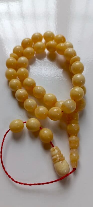 qırmızı kupalnik: Süd rəngli kəhrəba muncuqlardan hazırlanmış təsbeh 100% təbii,bütöv — 9