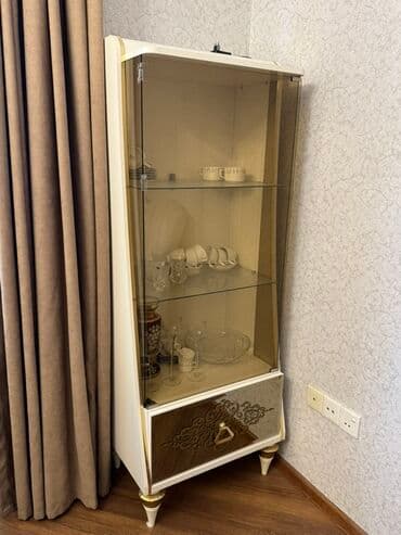 qedimi servant: İşlənmiş, Açılan, 1 qapı Düz dolab, Servant — 1