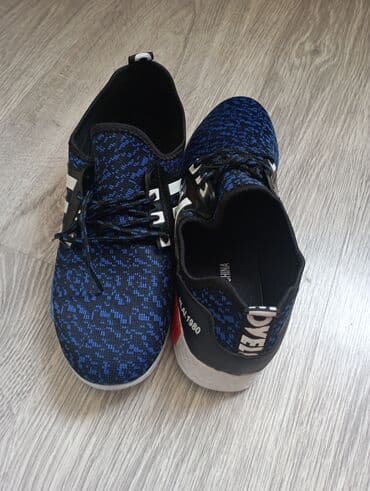 женские кроссовки mizuno: 1ci kişi ayaqqabısı 42razmerle de gedir, 2ci qara 44 razmer — 4