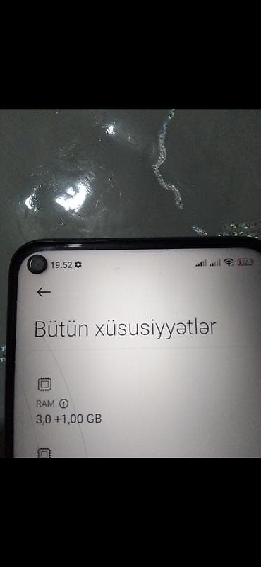 planşetlər və qiymətləri: Xiaomi Redmi (model arxa qapaqda “Redmi” loqosu ilə). Rəng: tünd mavi — 9