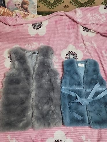 Yemək masaları, oturacaqları: Продаю два жилета,мама и дочка.Размер 38-40 и на 6-7 лет.Цена за два — 1