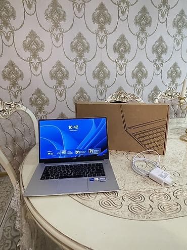 Intel Core i5, 8 ГБ ОЗУ, 15.6 "