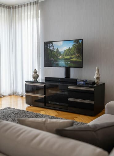 Alətlər: İşlənmiş, Düz TV altlığı, Polkalı, Şüşəli, Türkiyə — 1