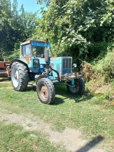 Belarus MTZ traktoru - Rəng: mavi, kabinəli - Ön ox: 4x2 (arxa