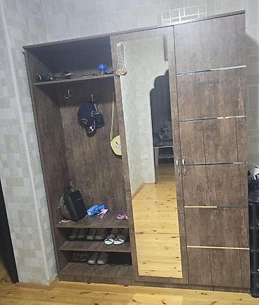 divar skafi: Yataq dəsti satılır 3 ədəd dolabı ilə birlikdə 300₼. matrası var.Ünvan — 1