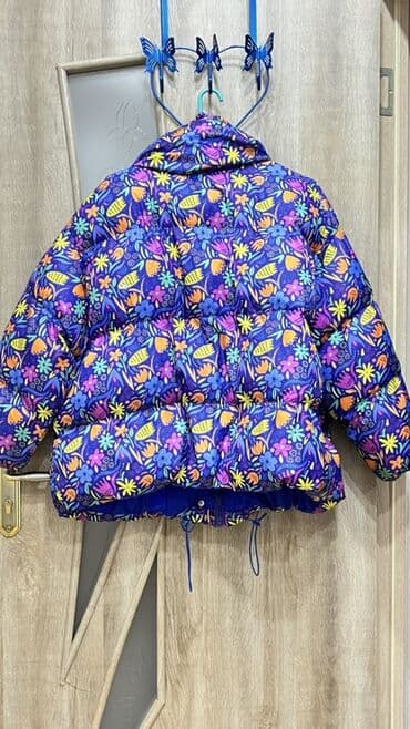 trendyol usaq kurtkalari: Uşaq üçün qalın şişmə gödəkçə - Rəng və naxış: tünd mavi fon üzərində — 2