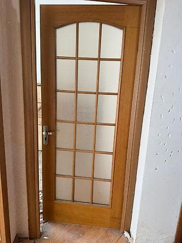 seyfi qapi: Möhkəm giriş qapısı – taxta teksturalı, tünd qəhvəyi rəngdə dekor — 7