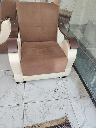 divan krislo: Qonaq otağı dəsti – 3 hissə: - 1 ədəd üçlü divan - 2 ədəd kreslo — 3