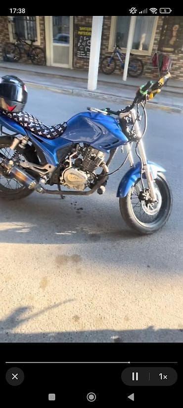 moped 200: Mavi rəngli küçə tipli motosiklet - Rəng: parlaq mavi - Gövdə tipi — 1