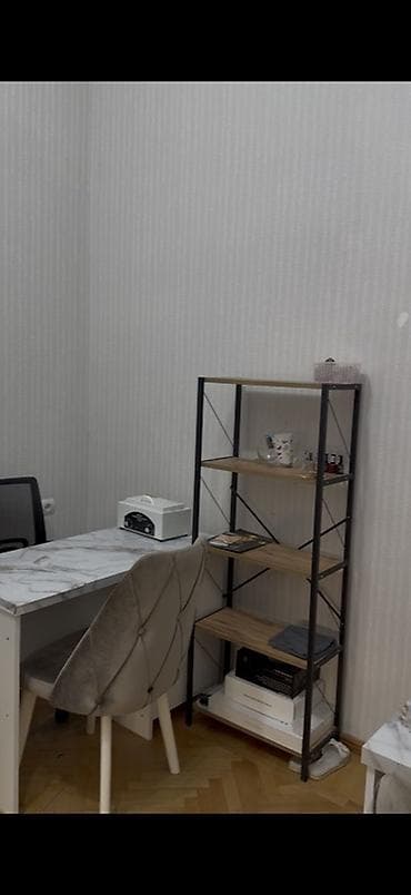 Otaq arendaya verilir Manikur ustaları üçün uygundur, Otaqda Dörd ədəd