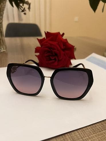 red valentino: Gün eynəyi, Valentino — 1