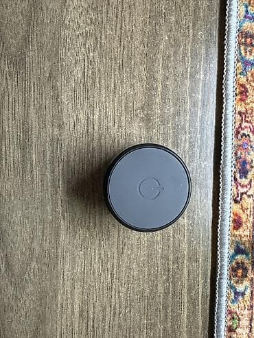 Vakumlu mini səs ucaldan, yapışdığı səthin böyüklüyünə görə güclü bass