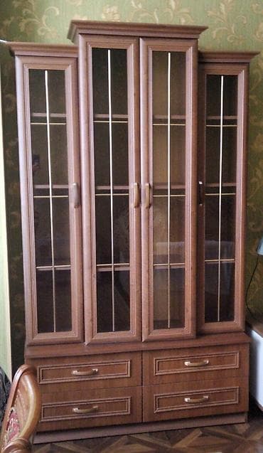 Şüşəli vitrin şkaf - Material: ağac fakturalı MDF/laminat görünüşlü