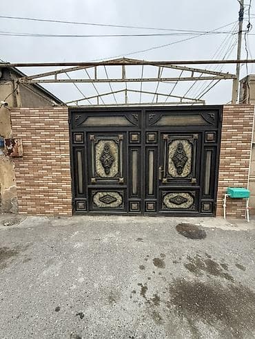 qazaxda ev: Şəhər daxili dar küçədə yerləşən həyət evi. Xüsusiyyətlər: - — 2