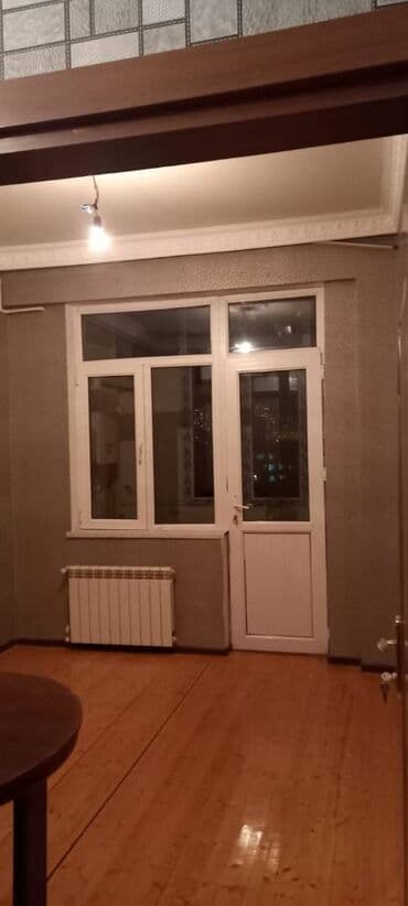 otaq yoldaşı qız: Nəsimi rayonu, Yeganə şadlıq sarayının yanında 12 mərtəbəli binanın — 11