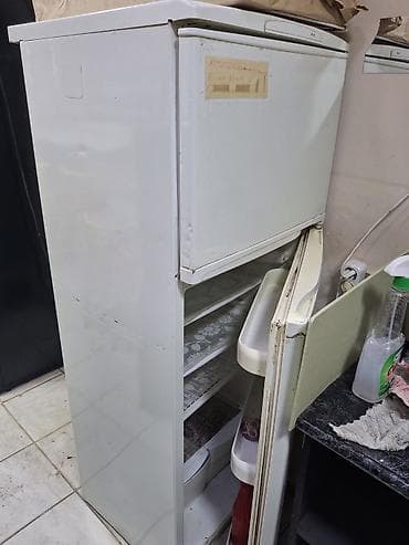 İki bölməli məişət soyuducusu - Yuxarıda ayrıca dondurucu kamerası — 1