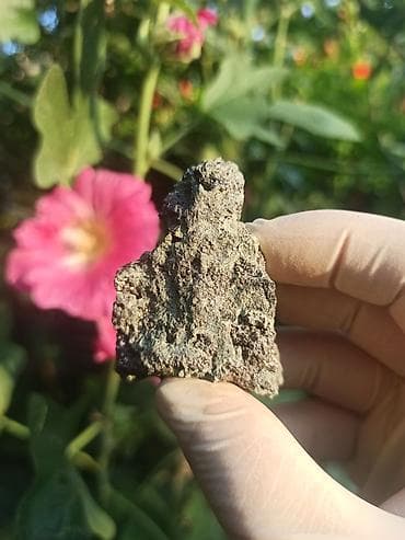 şexsi eşyalar: Nadir tapılan Qızılı görünüşdə Xalkopirit ( ChalcoPyrite ) daşı 💎 ✨ 🧐 — 4