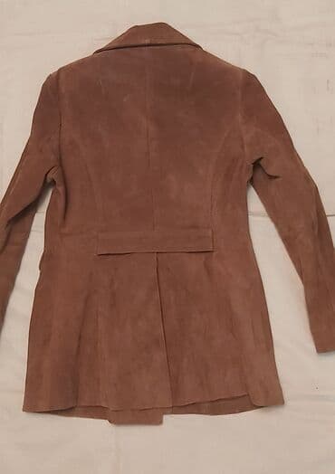 hicabli geyimler: Пиджак замшевый.фирма ZARA.б/уодетый 2-3 раза.размер М.цена 50 ман — 2