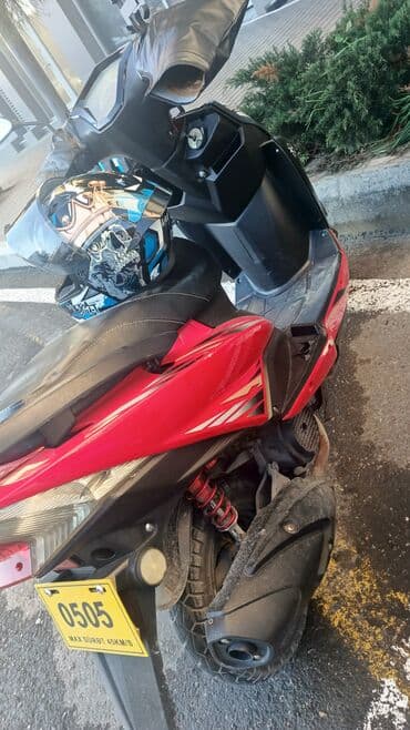 купить мопед в кредит: Qırmızı rəngli benzinli skutər Moto satilir 125 kub prava teleb edir — 1