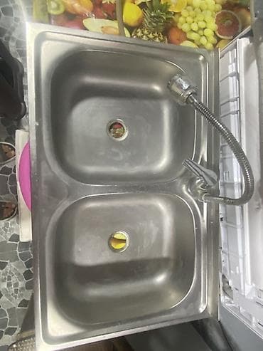 hamam çanaqları: Paslanmayan poladdan iki gözlü keçmə mətbəx moykası Krant üstündə — 1