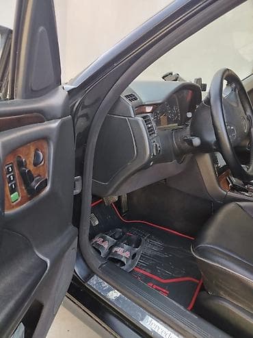 mercedes 190: Mercedes-Benz E-Class: 3.2 l | 2002 il Sedan — 6