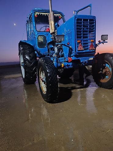 kubota: Mavi rəngdə təkərli kənd təsərrüfatı traktoru. Texniki xüsusiyyətlər — 3