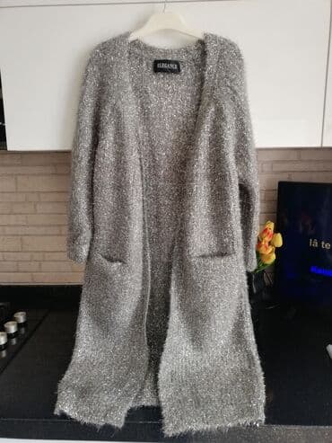 Dizdən aşağı jaket. Boz zərli. S, M, l razmerlərə gedir. Cəmi 2dəfə