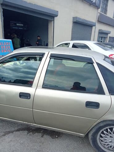 opel ascona: Opel Kadett, sedan, qızılı rəng. - Nömrə nişanı: 10-OM-744 (AZ) - 4 — 3