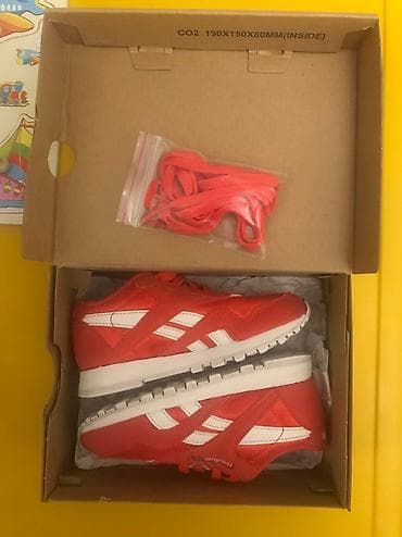 Reebok brendinden unisex(hem qiz hem oglan ucun) 25 razmer krassovka