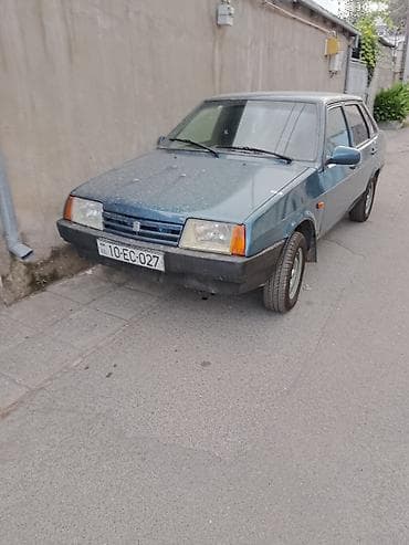 4 teker: LADA Samara sedan, mavi rəng. Klassik kuzov dizaynı, 4 qapı. Mexaniki — 5