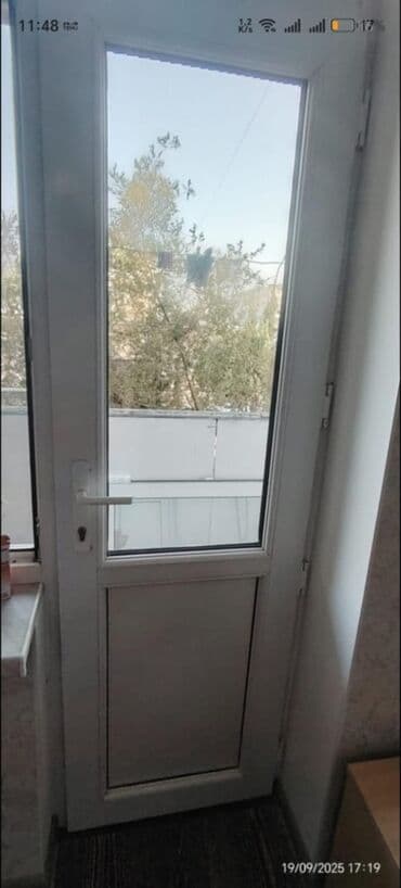 pvc qapi: PVC şüşəli qapı - Material: ağ rəngli PVC profil - Dizayn: yuxarı — 2