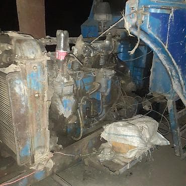 tap az traktor 892: Mavi rəngli kənd təsərrüfatı traktoru - Güclü dizel mühərrik: sıra — 6