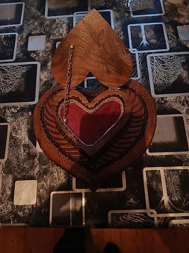 stul uzukleri: Ürünün təsviri: - Ağacdan əl işidir, ürək formasında çoxmərtəbəli — 2