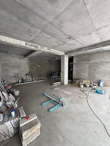 bine bolluq: Kommersiya obyektləri üçün geniş vitrinli, müasir fasadlı bina — 3