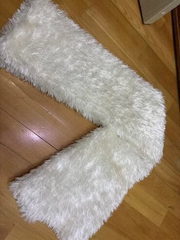 Plaşlar: Ağ tüklü şarf - Material: yumşaq, uzun tüklü süni kürk tekstil - — 1