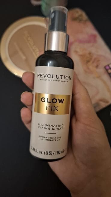 gun eynəyi: Revolution Makeup London – Glow Fix Illuminating Fixing Spray - — 1
