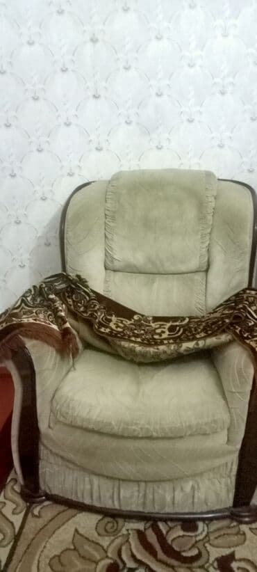 işdəmiş divan: İşlənmiş, Di̇van-kravat, 2 kreslo, Bazalı, Açılan — 1