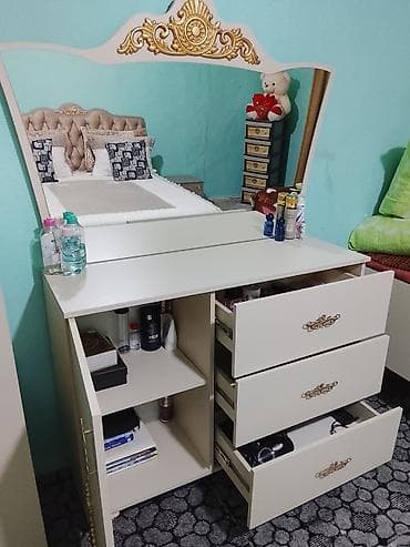 işlənmiş paltar dolabları: İşlənmiş, Güzgülü, Türkiyə — 1
