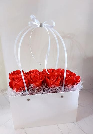 dekor aboy: Tək buket gül ədədi 3 azn. Dekorativ qırmızı güllərdən ibarət — 1