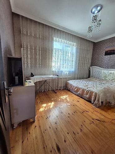 divan desti: Zövqlə dizayn olunmuş qonaq otağı mebel dəsti Tərkibi: - Yumşaq — 10