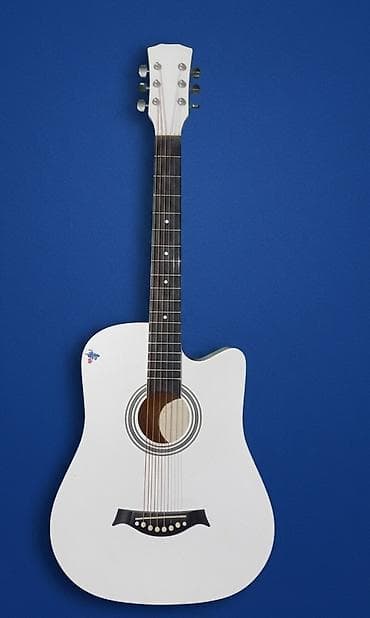 Akkustik gitara – kəsikli (cutaway) korpus dizaynı - Rəng: ağ