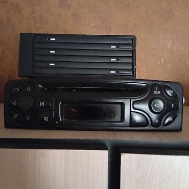 2 nci el telefon: Avtomobil üçün qara rəngli radio və CD çaları. Bu cihaz CD disklərini — 1